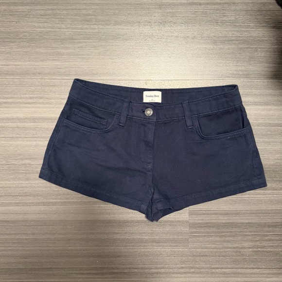 Aritzia Superlative Short - Picture 2 of 5